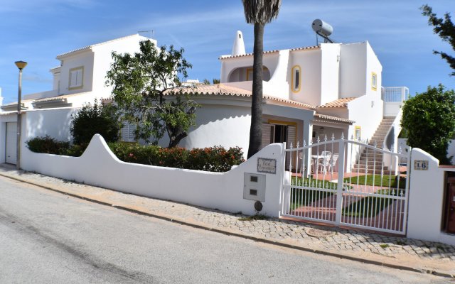 Villa Amendoeira by Algarkasa