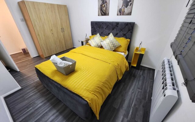 Grays Apartment With City Views Lakeside Shopping