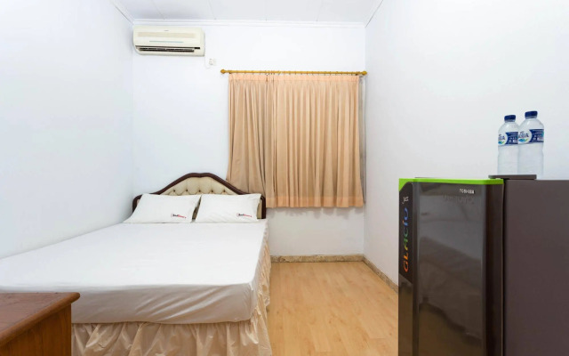 RedDoorz Karet Genteng Ijo