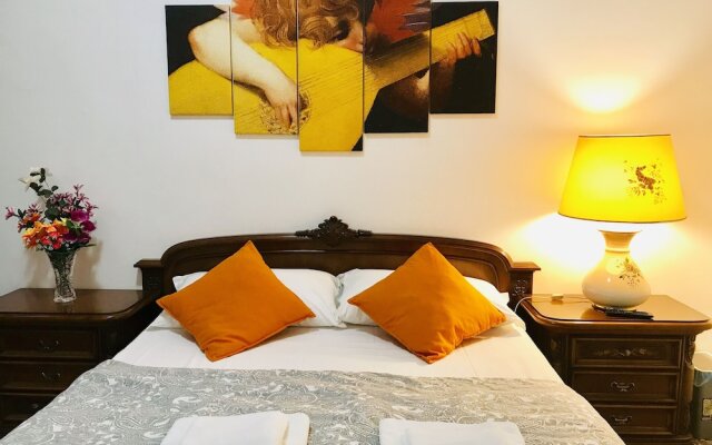 4 Bed-sleeps 8-central Rome-5 Min to Colosseum