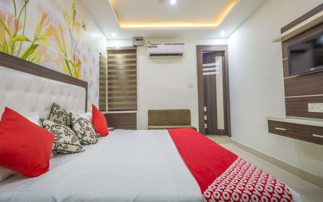 OYO 14022 Hotel Saya Inn