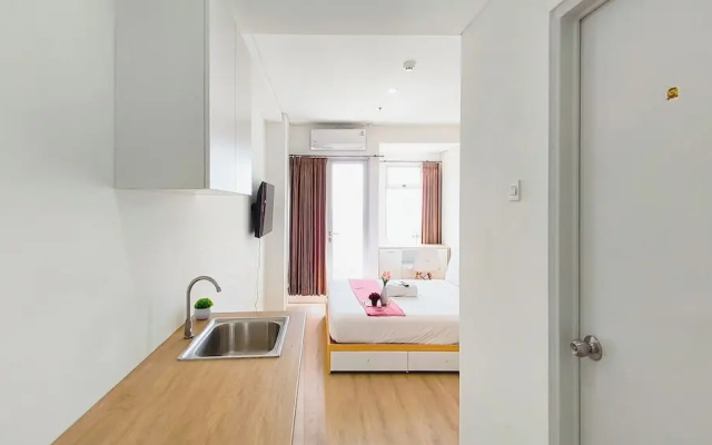 Studio Minimalist And Relaxing At Kyo Society Apartment – Guest Rooms – Surabaya
