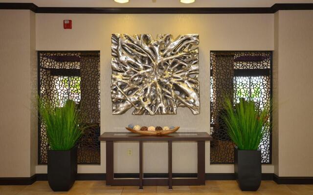 Holiday Inn Express & Suites Farmington by IHG
