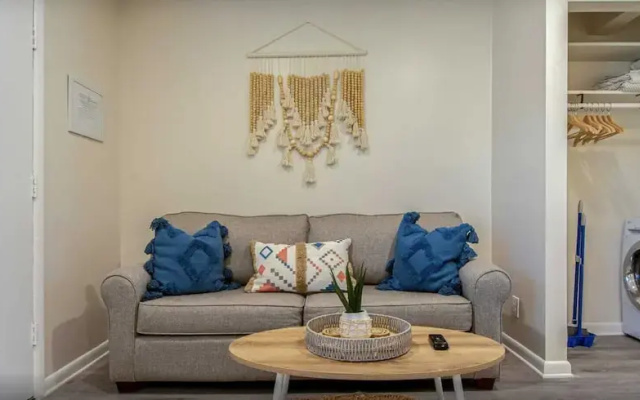 Centrally Located Studio Near Downtown