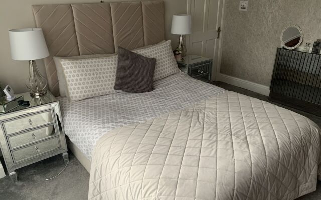 Holiday Rental Luxury House In Manchester