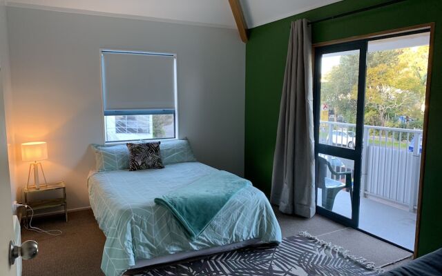 Peppertree Lodge - Hostel