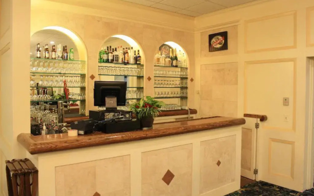 Senator Inn & Spa