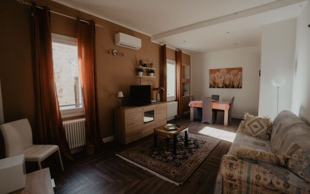 Gold Apartment