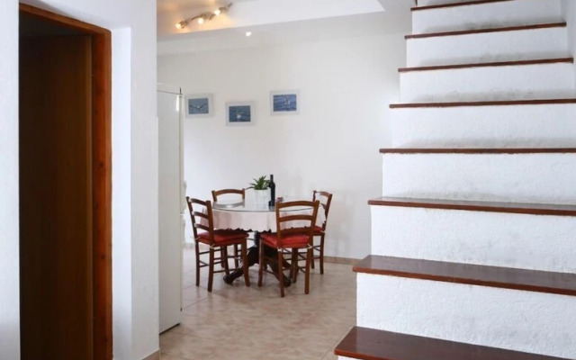 Neda - Perfect Location & Free Parking - A2