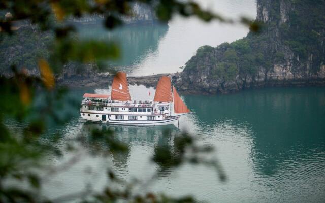 Phoenix Luxury Cruise Halong