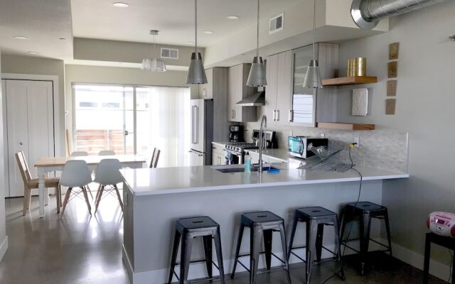 Classy Townhome near Old Town, Breweries, & River!