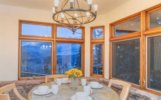 Slopeside Villa by Exceptional Stays