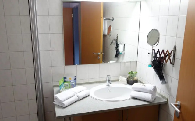 Advance Hotel