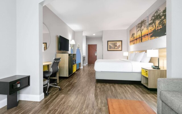 Days Inn & Suites - Cabot