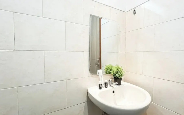 Neutral Cozy Stay Studio Apartment At Margonda Residence 1