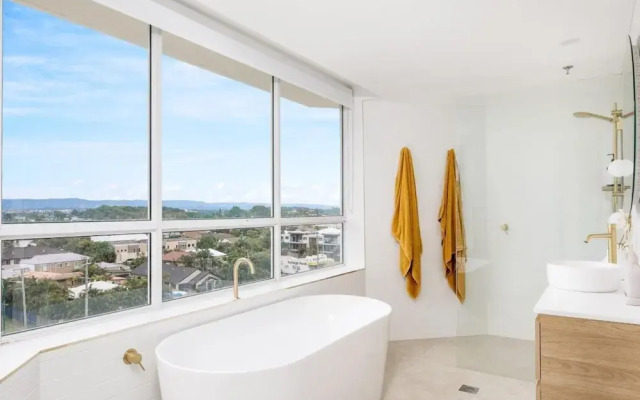Ocean View Coastal Haven in Burleigh