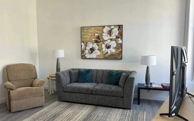 Family - Central - Parking - Wifi - Sleeps 4