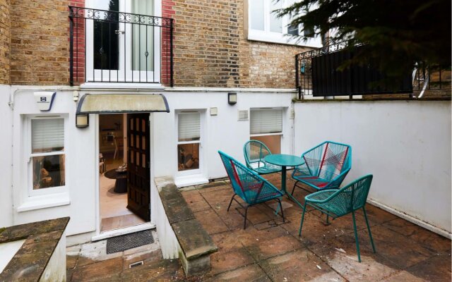 The Fichley Hideaway - Glamorous 2bdr Flat With Patio