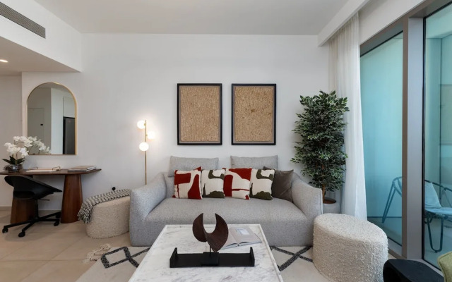 Sleek 2BR at Downtown Close to Dubai Mall