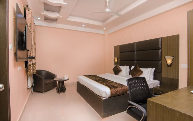OYO 11532 Hotel SR Grand