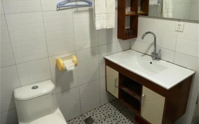 Deyang Luojiang Jingdong Business Inn