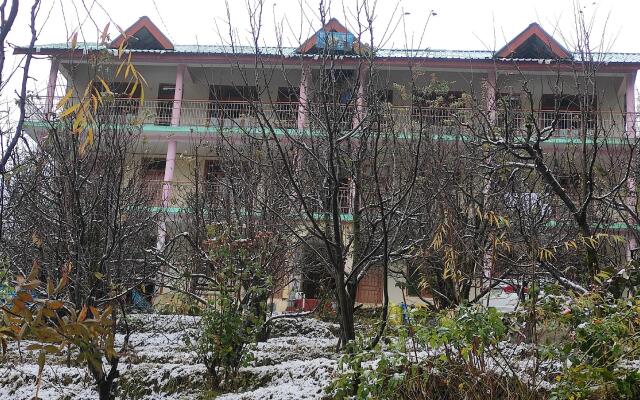 Manali top Inn & Cafe