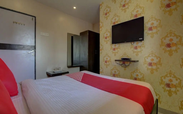 Log Inn Plaza By OYO Rooms