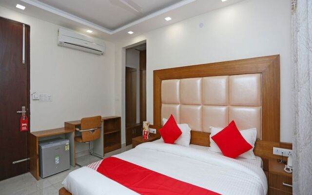 OYO 12692 Amexx Residency