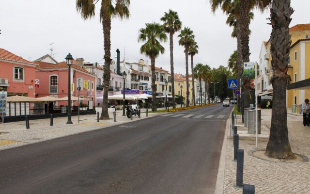 Wondrous Terrace Apartment in Cascais Center