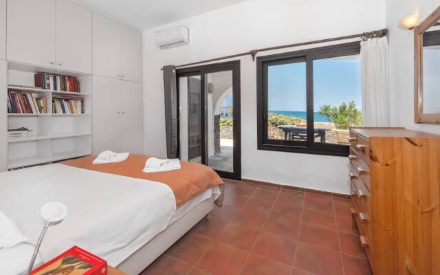 "platanias Beachfront Villa Elsa-90m To Main Square"