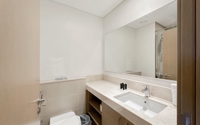 Breathtaking 3BR with Sea & Marina