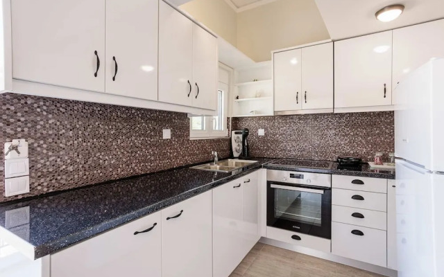 Seaview Serenity - Beachside Getaway