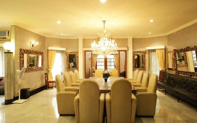 Arimbi Pejaten Suites
