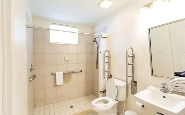 Messina Vacation Rental at Lely Resort. Spacious 3-BR, 2-Bath Condo with Lake Views and Handicap Accessibility. Enjoy Community Pool, Hot Tub, and Proximity to Naples Beaches and Dining