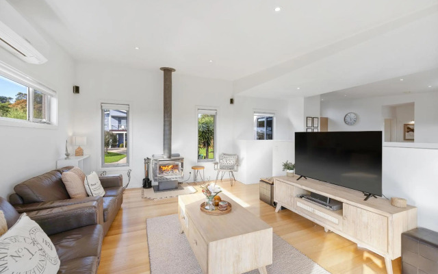 Saltwater Breeze Retreat