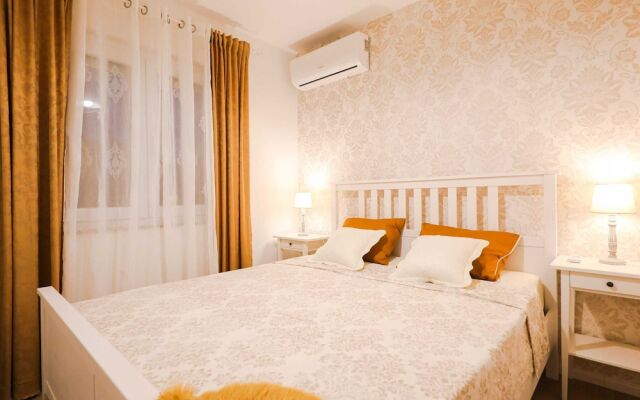 Villa in Pridraga With Pool and Five Person