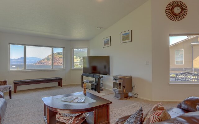 Amber Sunset 3 Bedroom Home by RedAwning