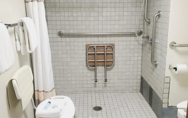 Blackstone Lodge & Suites