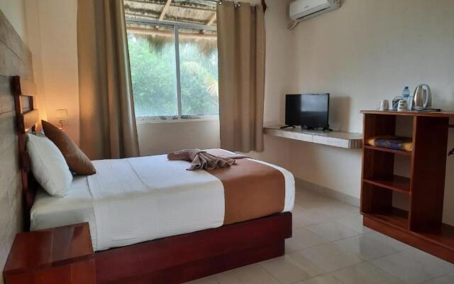 Porto Coral Hotel & Suites