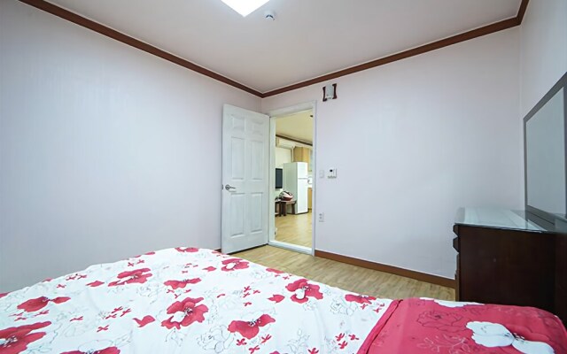 Yeosu Blue Sky Galaxy Pension