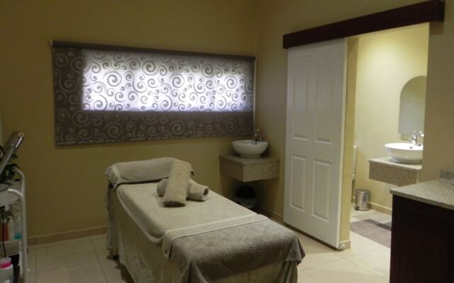 Cathedral Peak Hotel