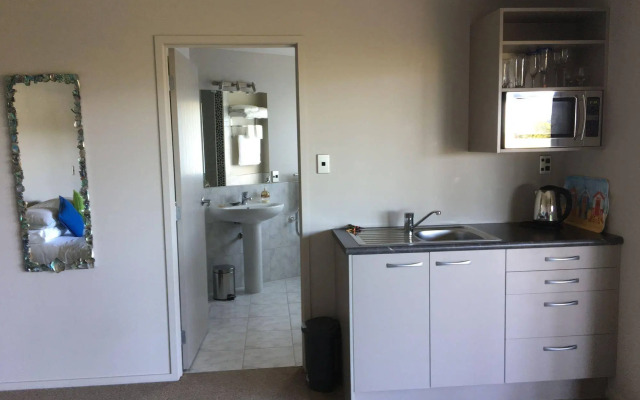 Whangamata Vistas B&B