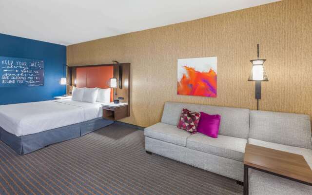 La Quinta Inn & Suites by Wyndham Houston East at Sheldon Rd