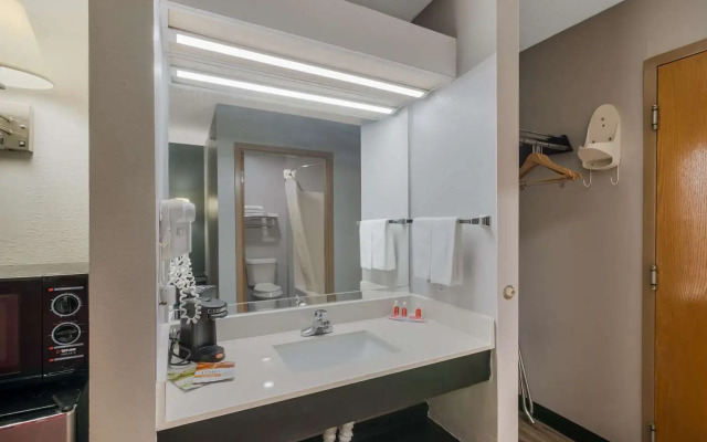 Econo Lodge Inn & Suites Diamondhead