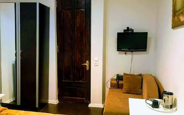 David L Hotel
