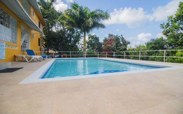 9 bed Villa Montego 10 Minute Walk to the Beach