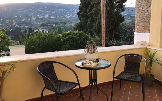 Chill out studio in the leafy Livadia village
