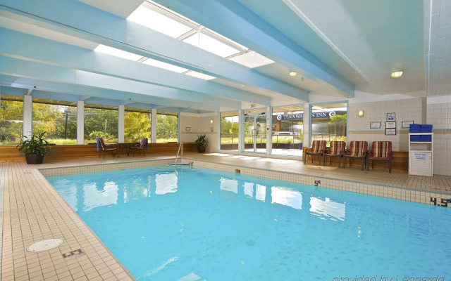 Coast Tsawwassen Inn