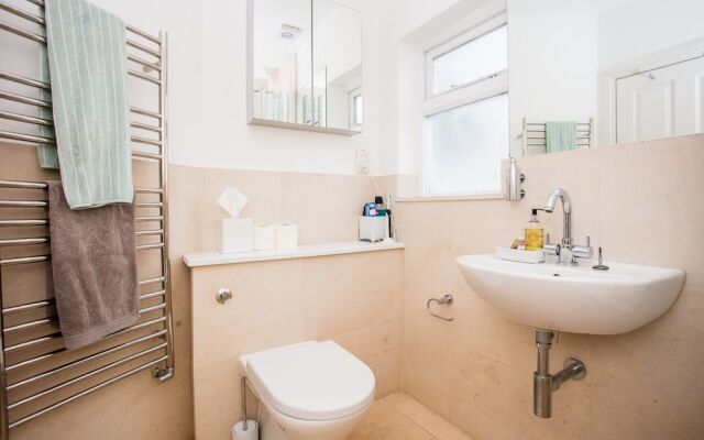 Wonderful 4 Bedroom Home In Kensal Rise