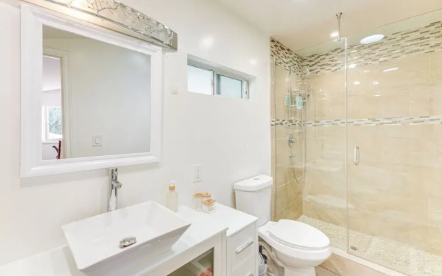 Los Angeles Home w/ Private Pool, Mtn & Lake View!